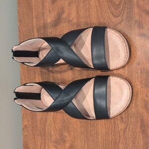 Naturalizer 9W Black Synthetic Sandals